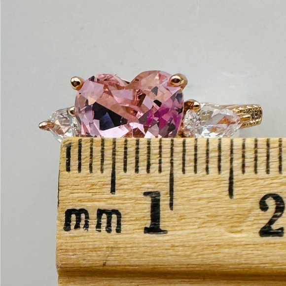 Pink 🩷 Heart Center stone w/Cubic zirconia-Rose Gold Band-sz 8- prom- spring - Picture 7 of 9
